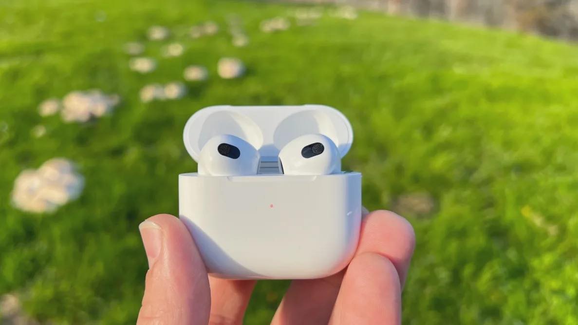 NEW! Apple AirPods3